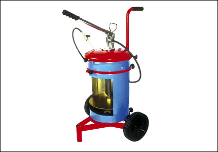 Lever pump for grease with trolley