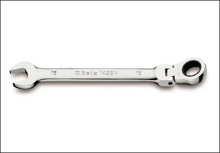 Swiveling ratchet combination spanner