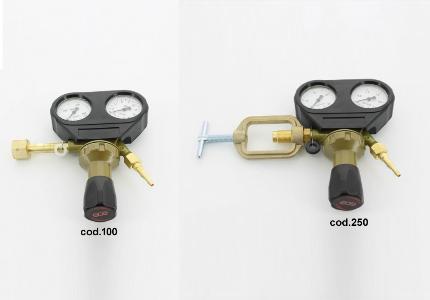 Pressure regulator for oxygen and for acetylene